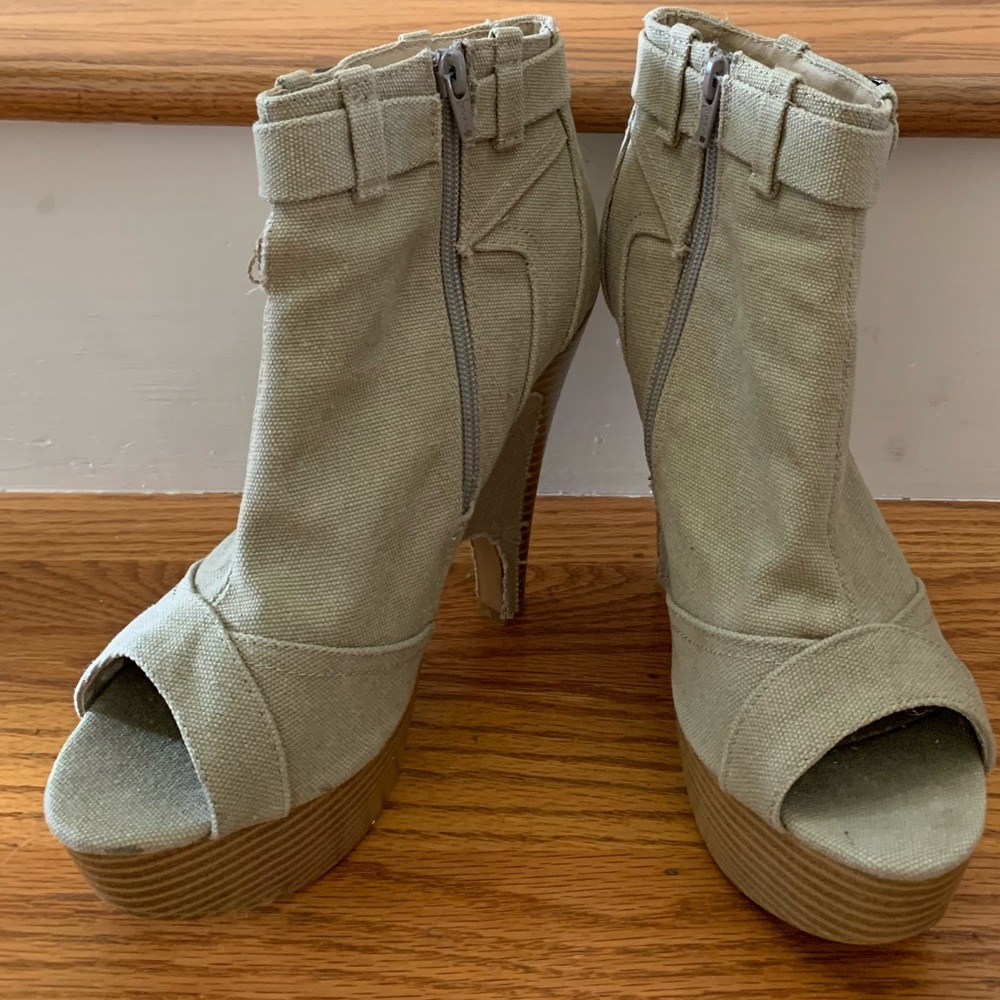 Fun Summer Open Toe Booties - Picture 3 of 4